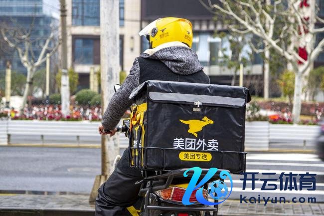 外卖骑手们的“流量”副业